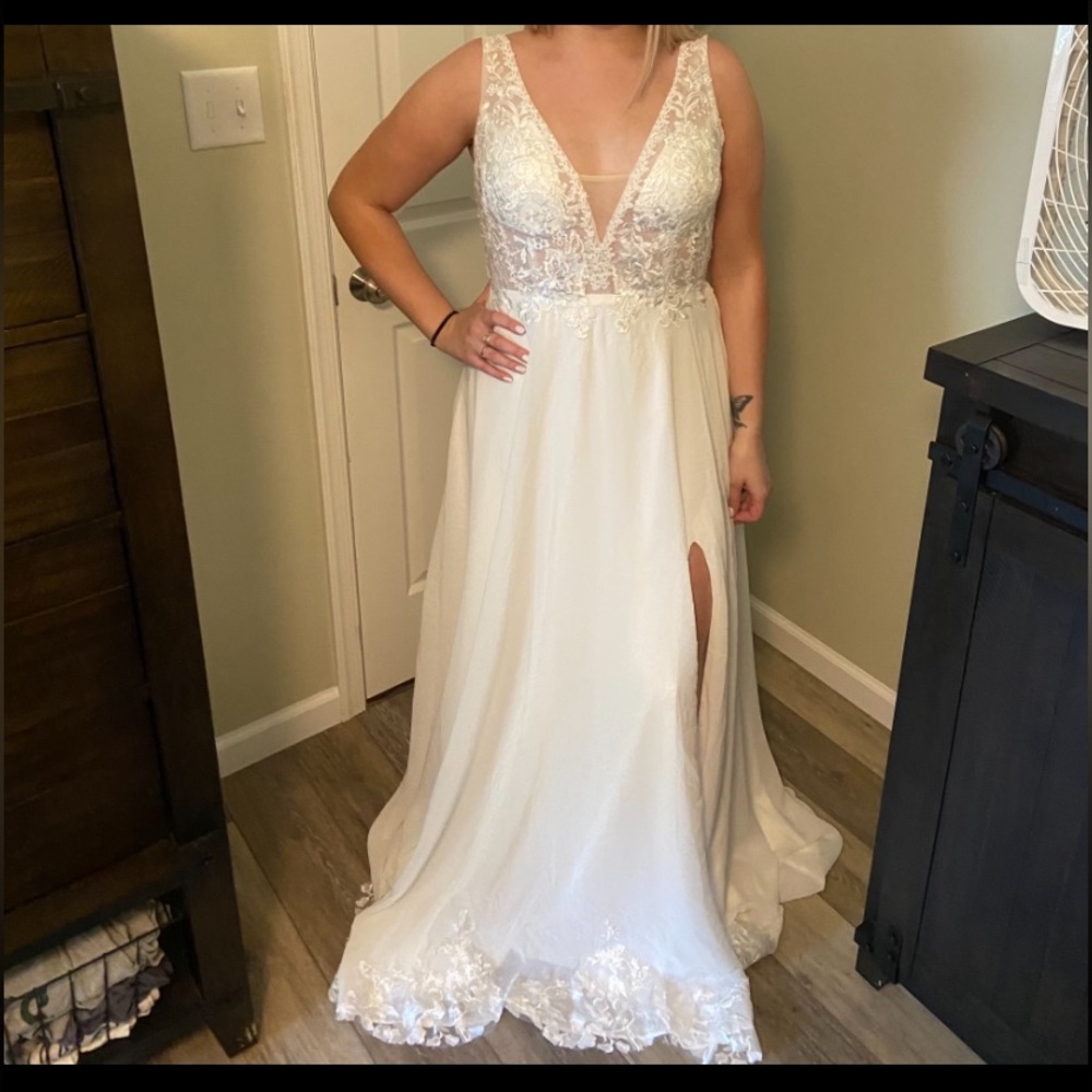Wedding Dress - Picture 6 of 7